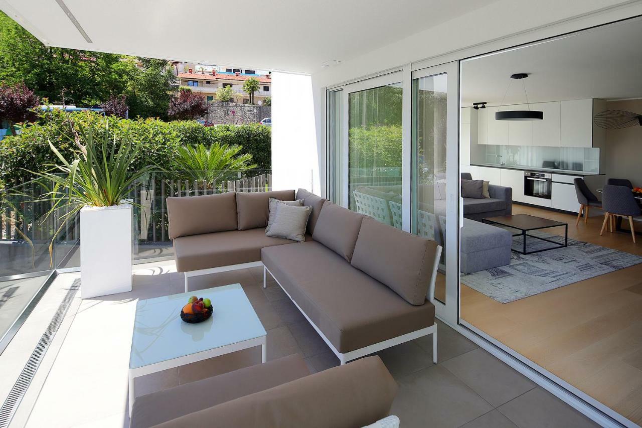 Designed With Swimming Pool Near The Apartmán *